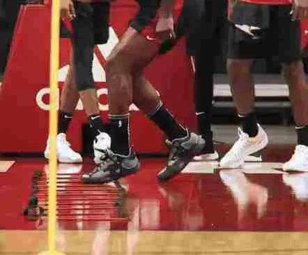 塞拉斯和哈登之间发生了什么，塔克未来会如何发展？