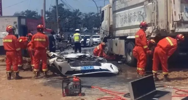 河南渣土车压扁小车致4死，谁该为此事故负责？