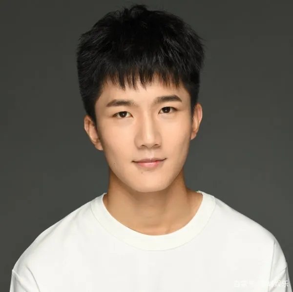 北电艺考成绩公布，张子枫只考了第三名，前两位素人是谁？