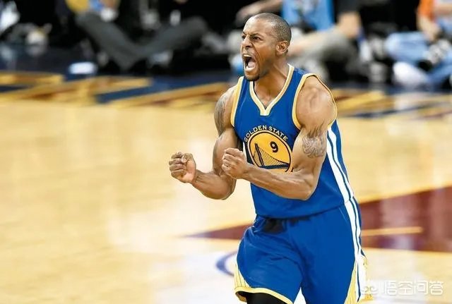 勇士击败开拓者，伊戈达拉将球砸向观众遭驱逐，他需要向球迷支付赔偿金吗？你怎么看？