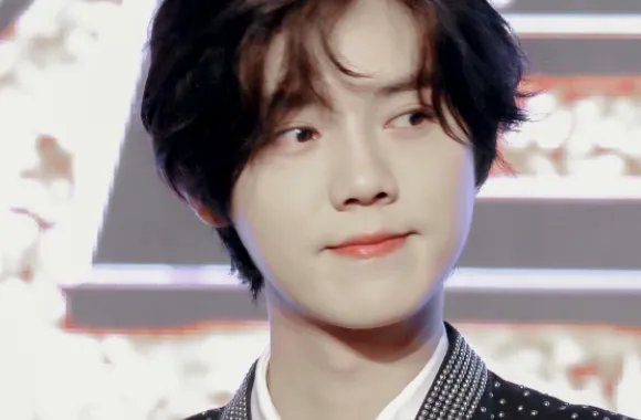 鹿晗称“化妆不分性别”，男人化妆是美丽的错误吗?