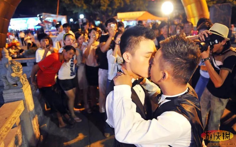 基友一生一起走!福建首对男同志公开结婚啦!