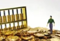 多家银行下调存款利率,释放了什么信号?该存钱还是该花钱?