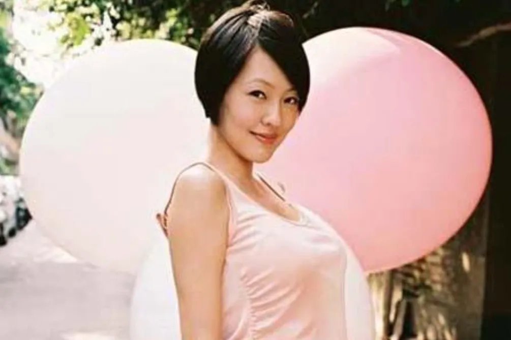 44岁刘真抢救45天病逝,小S泣不成声该怎样看待?