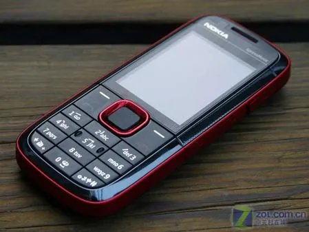 颇有时尚气息 诺基亚5130现货报价240元