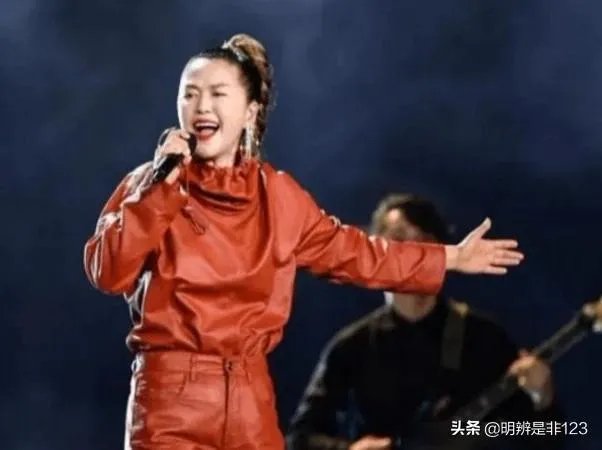 刀郎和谭维维都改编了《敢问路在何方》，许镜清的态度为何截然不同？