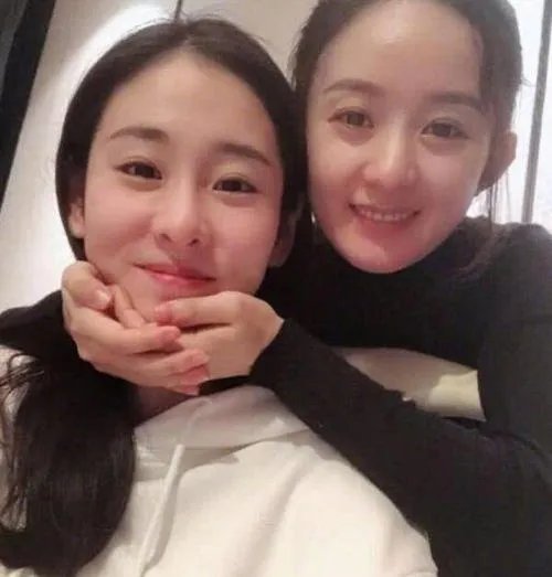 赵丽颖为张碧晨新歌打call，你知道她们是如何认识的吗？