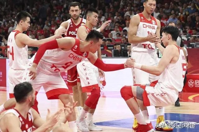 有人说男篮惜败波兰不怪周琦,责任在李楠,周琦不应该被骂的一无是处!你怎么看呢?