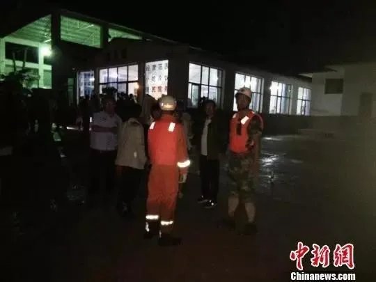 甘肃黄河石林景区突发暴洪,现场情况怎么样?