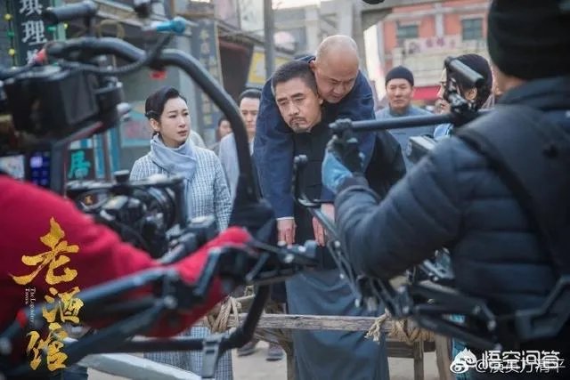 网络里有警察用手铐带走单口相声演员方清平的视频,是不是真实的犯罪,还是在拍戏?