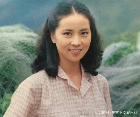 林凤娇深爱成龙这么多年，背后为何全是泪水？