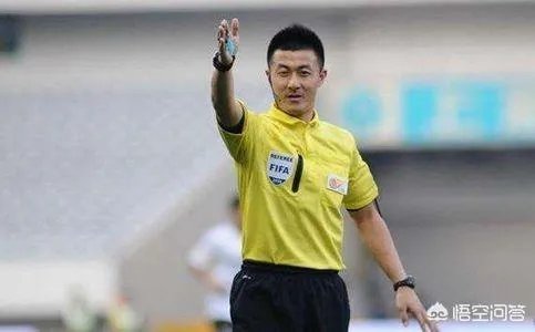 中超联赛裁判一年的年薪有多少钱呢?他们是如何选拔的?