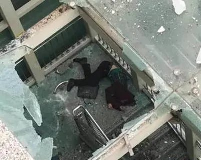 女司机将油门当刹车撞死人被拘是怎么回事?