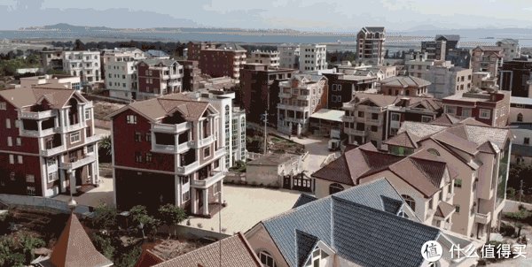 明星豪宅有啥好羡慕的，中国真正的千万豪宅都在农村！