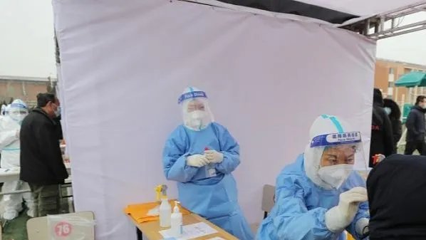 上海1阳性人员为逃管控翻墙外出被立案，他给当地抗击疫情带来了哪些麻烦？