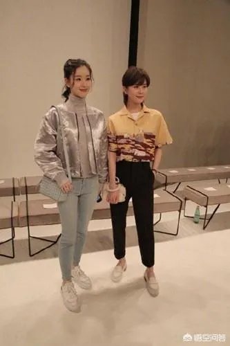 章泽天和奚梦瑶苏芒等人一起聚餐的照片中谁最气质出众?