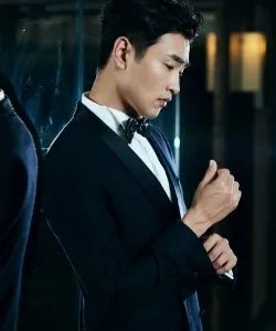 杨洋参加王彦霖婚礼，因航班延误吃晚宴时才到场，还有哪些明星也到达现场？