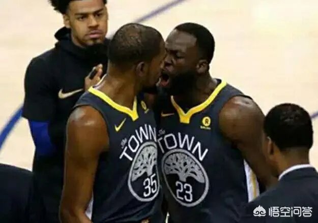 格林遭禁赛+罚款还没完，杜兰特和格林争吵后自言自语遭曝光令勇密心慌，你怎么看？