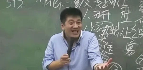 红极一时的张雪峰,因发言不当公开道歉,现在过得怎么样?