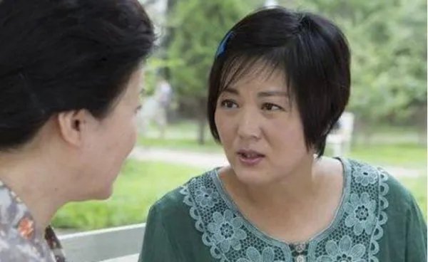 王茜华:演农村剧走红,为拍戏整容200次,今50岁现状如何?