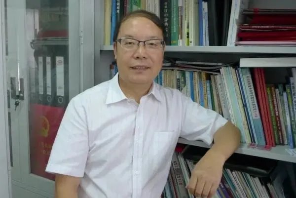 张旭东得什么病去世的