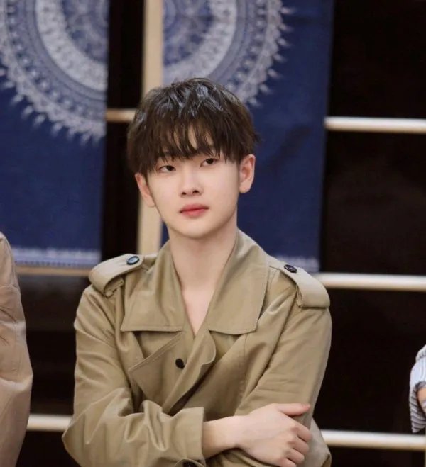 浪姐网综拿起剪刀，粉丝全体噤声，周震南是咋了？