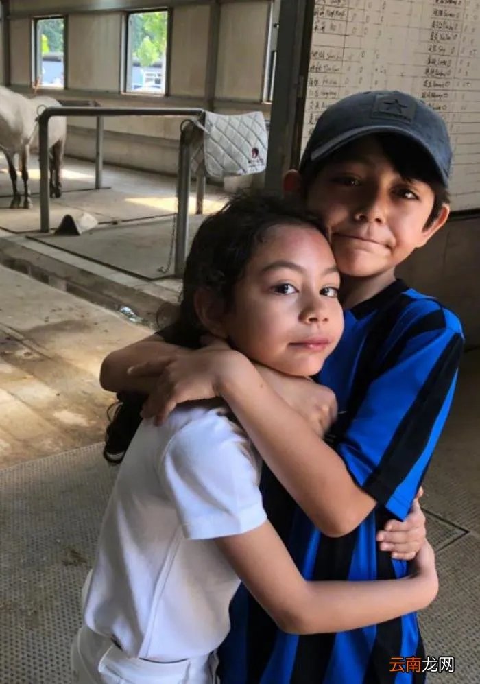 刘烨女儿整容式长大 混血女儿小美