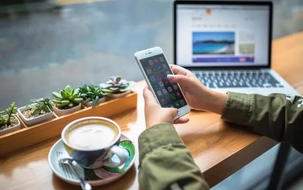 现在新买的智能手机首次充电要充12小时吗 新买的智能手机第一次充电充多久