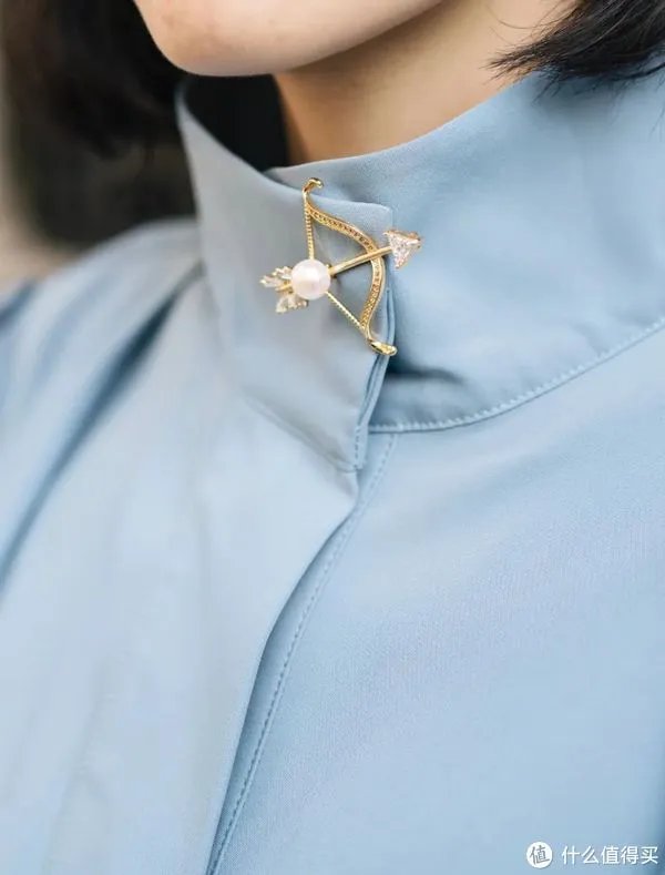 女士胸针怎么佩戴