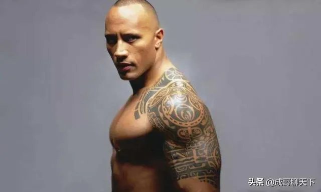 巨石强森、罗曼·雷恩斯的纹身都有什么来头?为什么他们的纹身很像?