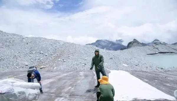给冰川盖被子的举措，是否会缓解冰川的消融？