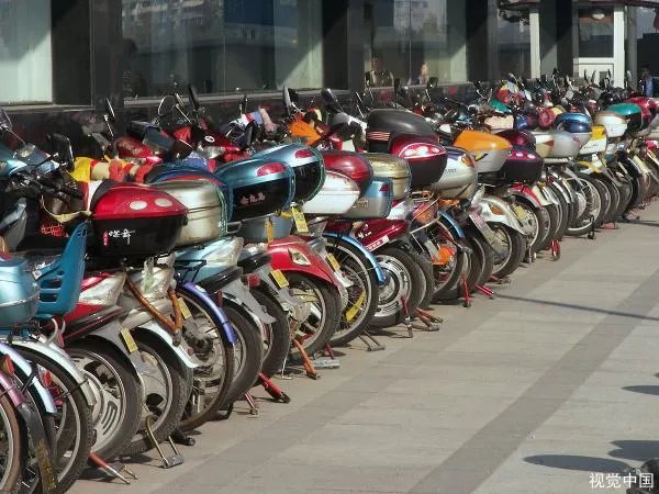 安徽一年薪30万男子“为人节俭”偷电动车,偷盗财产会被如何处罚?