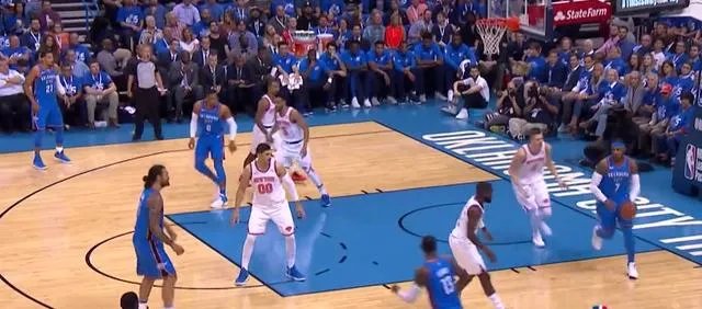 从雷霆对尼克斯的比赛来看，雷霆三巨头打出什么样的配合是最有效率的？