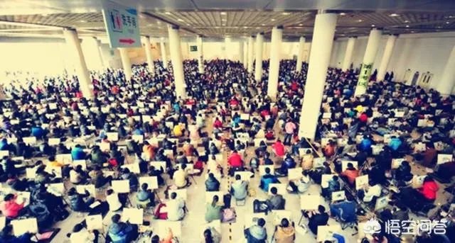 艺考马大哈：济南车站1分钟捡8个准考证。你有什么看法？