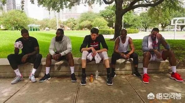 费根爆料周琦被火箭召回，这是为了备战季后赛吗？