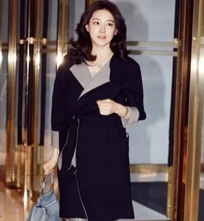 李英爱近况曝光 面色红润美貌依旧