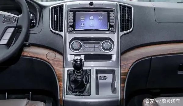 风行新菱智中控布局层次分明,这款车性价比怎么样?