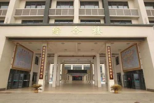 衡水枣强中学董子学校怎么样？教学质量，住宿，吃饭。还有老师对学生的关心情况，升学率什么的。