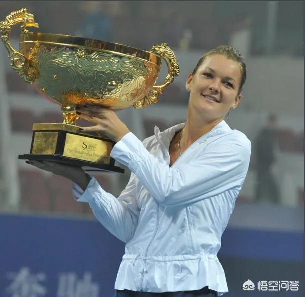 女子网球前世界第二名拉德万斯卡宣布退役,如何评价这位波兰女名将?