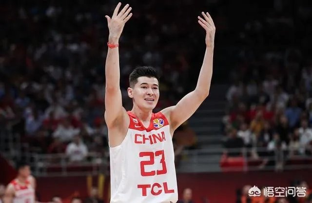有人说男篮惜败波兰不怪周琦,责任在李楠,周琦不应该被骂的一无是处!你怎么看呢?