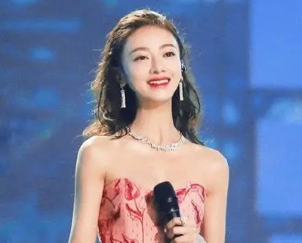 吴谨言艺考旧照:漂亮皮肤白(图)