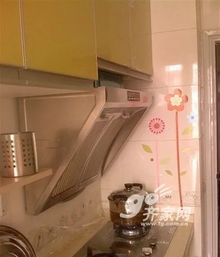 屋主2万巧手翻新 2手旧房惊变可爱小蜗居