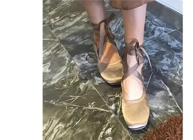 能推荐一些淘宝上有风格的女鞋吗？