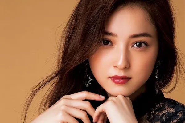 佐佐木希拒绝离婚，为什么她身边很多人劝她离婚？