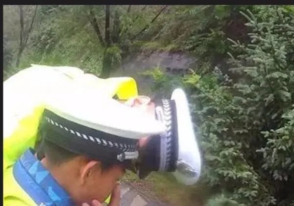 警察上班时间打游戏的原因是什么?