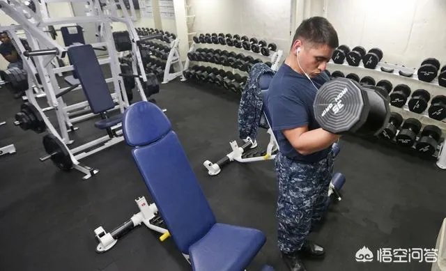 如果福特号核动力航母全副武装穿越到恐龙时代,可以打败恐龙吗?