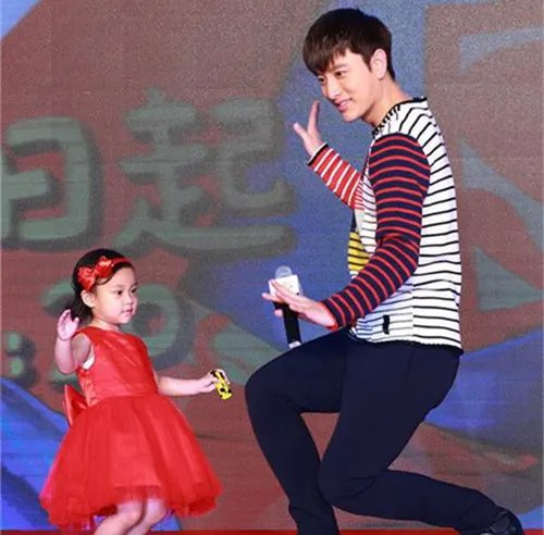 爸爸回来了发布会奶爸集结 贾乃亮回应“甜馨穿太土”