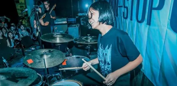 知名乐队鼓手蔡忆凡去世,她在乐坛是个怎样的人?