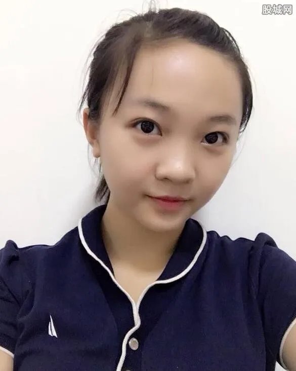 林妙可胸部丰满 穿着美裙游览扬州各处美景