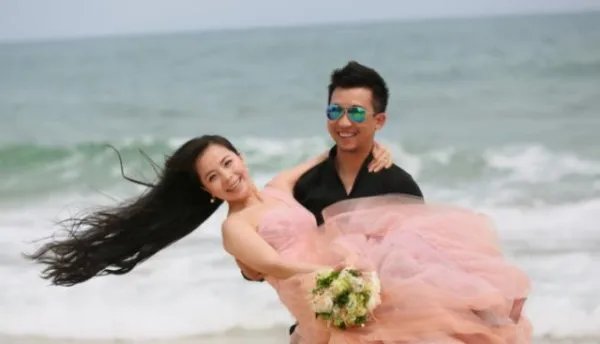 草帽姐卖惨被批炒作,嫁初恋的王二妮如今咋样?